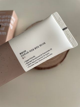 [후르디아] 끈적임 없는 착한성분 비건  핸드크림 3종 — 5점을 준 리뷰어가 2022년 12월 올린 사용 사진