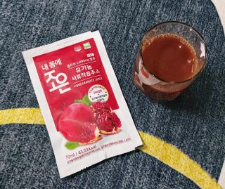 농업회사법인조은 유기농 석류 NFC 착즙주스 70ml 30포 — 5점을 준 리뷰어가 2021년 10월 올린 사용 사진