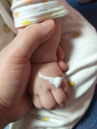 mom e 맘이 내추럴 베이비 케어 샴푸앤바스+로션 — 5점을 준 리뷰어가 2021년 1월 올린 사용 사진