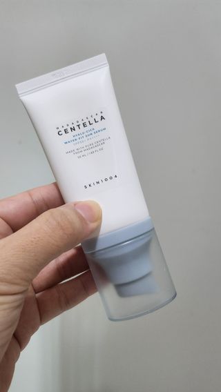 [스킨1004] 마다가스카르 센텔라 히알루-시카 워터핏 선세럼 50ml — 5점을 준 리뷰어가 2024년 5월 올린 사용 사진