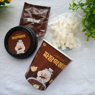 유비쿡 컵떡볶이 매운컵떡볶이2개/ 짜장컵떡볶이 2개  총 4개세트 — 5점을 준 리뷰어가 2021년 6월 올린 사용 사진