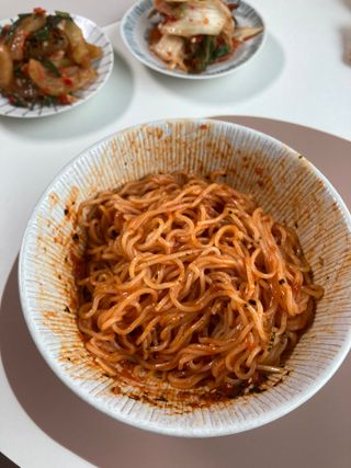 [한면원] 비빔국수 2인분 — 5점을 준 리뷰어가 2022년 8월 올린 사용 사진