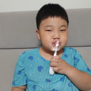 [오라덴스] 99.9 항균 칫솔모_키즈 진동칫솔 2,3단계 중 택 1 — 5점을 준 리뷰어가 2021년 7월 올린 사용 사진