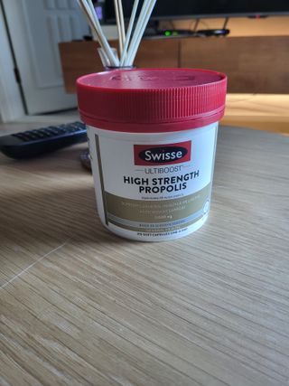 Swisse 스위스 고함량 프로폴리스 2,000mg 210정 — 5점을 준 리뷰어가 2021년 11월 올린 사용 사진