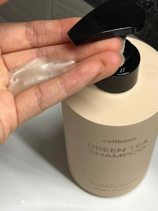 프리마인 더이상 뻣뻣하고 효과없는 탈모샴푸는 NO. 근본부터 케어하는 셀베이스 그린티샴푸(500ml) — 5점을 준 리뷰어가 2023년 3월 올린 사용 사진