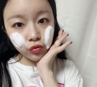 [베러오리진] 무화과 크리미 딥 폼 클렌저/피부 노폐물 & 미세먼지 99 세정 인증 민감성 피부 무자극 인증 — 5점을 준 리뷰어가 2021년 11월 올린 사용 사진