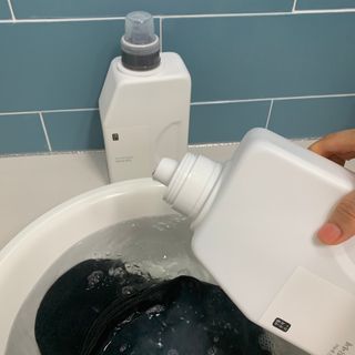 [생활공작소] 섬유유연제 + 세탁세제 1.5L 릴리향 — 5점을 준 리뷰어가 2021년 2월 올린 사용 사진