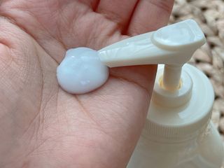 카프리나 프레쉬 산양밀크 모이스춰라이징 바디로션 350ml(오리지널향) — 5점을 준 리뷰어가 2022년 12월 올린 사용 사진