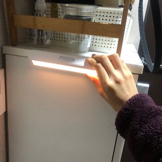 아카라 어두울 때만 켜지는 스마트 무선 센서등 — 4.5점을 준 리뷰어가 2021년 11월 올린 사용 사진
