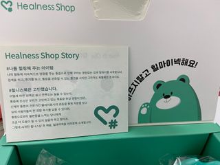 힐니스북 [힐마이넥]   거북목 통증완화를 위한 휴대용 목 안마기 — 5점을 준 리뷰어가 2022년 12월 올린 사용 사진