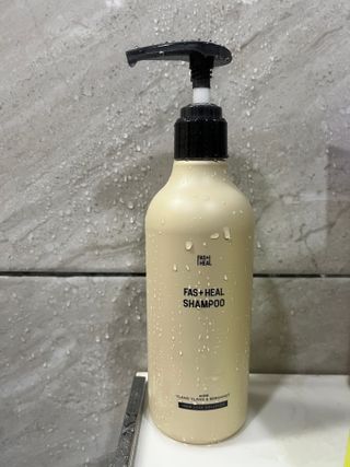 패스트힐(fast heal) 패스트힐 탈모증상완화샴푸 470ml — 5점을 준 리뷰어가 2023년 9월 올린 사용 사진