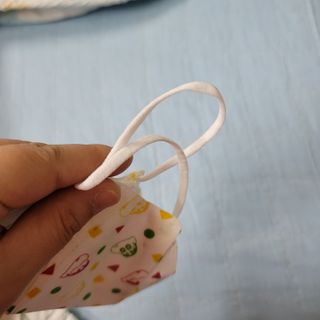 [숨그림]  덴탈마스크 짱구 우리아이 그리고 내가 쓰는 믿을수있는 케릭터 마스크  16종 — 1.5점을 준 리뷰어가 2021년 10월 올린 사용 사진