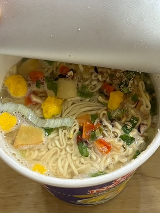 NISSIN 닛신 컵누들  4종 - 씨푸드오리지날, 씨푸드 스파이시, 씨푸드 커리, 씨푸드 XO소스 — 5점을 준 리뷰어가 2022년 11월 올린 사용 사진