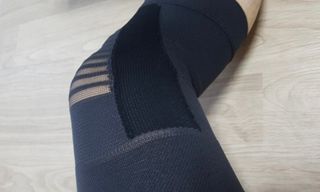 반테린서포터 무릎보호대 — 5점을 준 리뷰어가 2021년 6월 올린 사용 사진