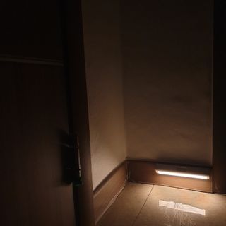 아카라 어두울 때만 켜지는 스마트 무선 센서등 — 5점을 준 리뷰어가 2021년 12월 올린 사용 사진