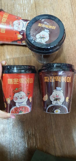 유비쿡 컵떡볶이 매운컵떡볶이2개/ 짜장컵떡볶이 2개  총 4개세트 — 5점을 준 리뷰어가 2021년 6월 올린 사용 사진