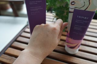 트리마이 주름개선 기능성의 퍼퓸 바디케어, 힐링 베리어 바디크림 3종 택1 — 5점을 준 리뷰어가 2022년 9월 올린 사용 사진