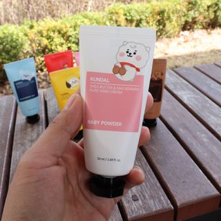 쿤달 BT21 시어버터 앤 마카다미아 퓨어 핸드크림 50ml 7구 기프트 세트 — 4.5점을 준 리뷰어가 2021년 3월 올린 사용 사진