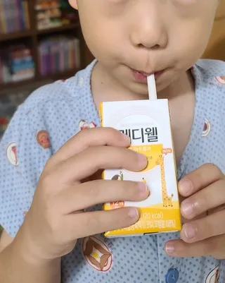 메디웰 페디아드링크 미니 바나나맛 — 5점을 준 리뷰어가 2022년 8월 올린 사용 사진