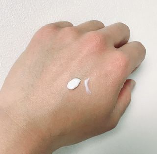 리더스코스메틱 리더스 카밍 바이오틱스 선 에센스 SPF 50+ PA++++ — 5점을 준 리뷰어가 2022년 5월 올린 사용 사진
