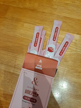비타앤 석류콜라겐스틱 — 5점을 준 리뷰어가 2021년 5월 올린 사용 사진