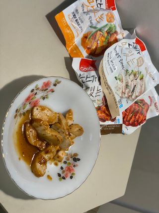 굽네몰 [굽네] 소스가 맛있는 닭가슴살 슬라이스 4종 — 5점을 준 리뷰어가 2021년 5월 올린 사용 사진