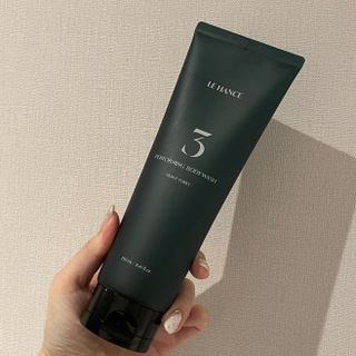 르핸스 퍼포밍 3 바디워시 비반트포렛/베티버포그 — 5점을 준 리뷰어가 2022년 12월 올린 사용 사진