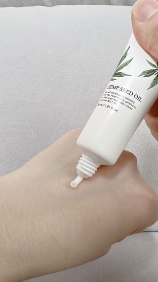 버텍스넘버원 버텍스 넘버원 햄프씨드오일 핸드밤, 바디크림 — 5점을 준 리뷰어가 2022년 3월 올린 사용 사진