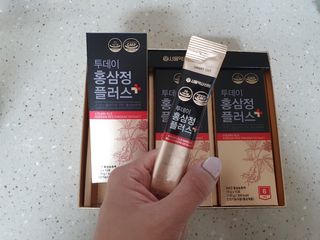 서울약사신협_투데이홍삼정플러스스틱_10g x 30포 — 5점을 준 리뷰어가 2021년 5월 올린 사용 사진