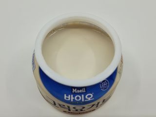 매일바이오 그릭요거트 오리지널 플레인 4개, 로스터리 커피믹스 4개 — 5점을 준 리뷰어가 2021년 12월 올린 사용 사진