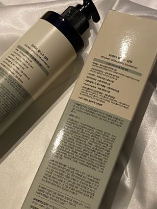 유메이 웰니스 샴푸 + 유메이 스칼프 브러쉬 — 5점을 준 리뷰어가 2022년 1월 올린 사용 사진