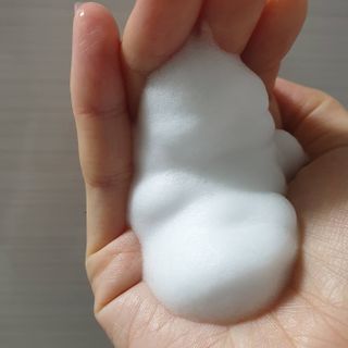 헤어플러스 콴디 아침세안제 폼클렌징 퓨어 어니스티 모닝클렌저 — 5점을 준 리뷰어가 2021년 4월 올린 사용 사진