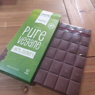당류2g 자일리톨로 단맛을낸 슈카 퓨어비건 무설탕초콜릿 Xucker vegan 2개입 — 5점을 준 리뷰어가 2021년 4월 올린 사용 사진