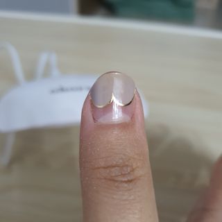 [네일가게] 햇빛에 닿으면 색이 변하는 신기한 햇살 반전 네일스티커 — 5점을 준 리뷰어가 2021년 8월 올린 사용 사진