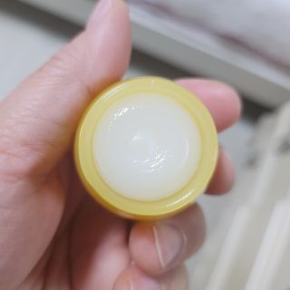 틱톡 [후르디아] 튼입술해결템 올리브영 블루베리 하이드레이팅 허니 립밤 — 5점을 준 리뷰어가 2023년 12월 올린 사용 사진