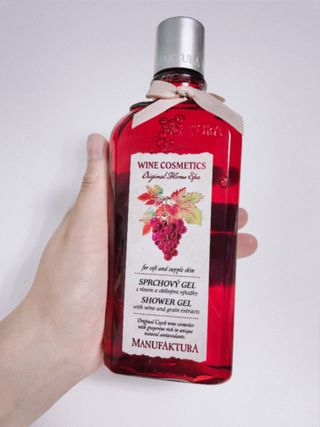 체코 비건화장품 마뉴팍투라 향좋은 와인 샤워젤 (300ml) — 4.5점을 준 리뷰어가 2022년 6월 올린 사용 사진