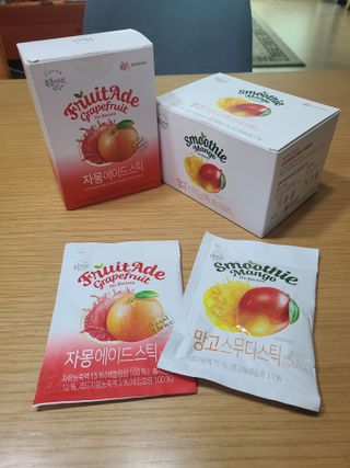 [복음자리] 바리스타 패키지 2종 랜덤발송 (딸기스무디 스틱+샤인머스캣에이드 or 망고스무디+자몽에이드) — 4점을 준 리뷰어가 2022년 7월 올린 사용 사진