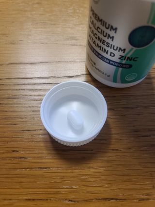 서울약사신협 네이처픽_칼슘마그네슘비타민D_1,305mg x 120캡슐 — 4.5점을 준 리뷰어가 2021년 9월 올린 사용 사진