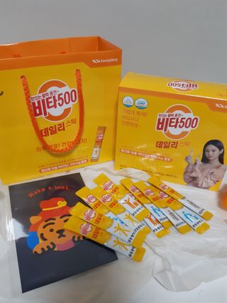 광동제약 [광동] 비타500데일리스틱 70포X2개 + 뚱랑이엽서 + 쇼핑백 증정 — 5점을 준 리뷰어가 2022년 1월 올린 사용 사진