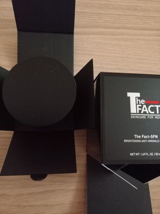 The Fact 더팩트 에스에프엔 브라이트닝 안티 링클 크림 50ml — 5점을 준 리뷰어가 2022년 5월 올린 사용 사진