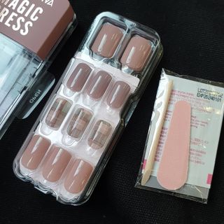 데싱디바 매직프레스 레귤러 스퀘어_6종 중 택 1 — 3점을 준 리뷰어가 2021년 9월 올린 사용 사진