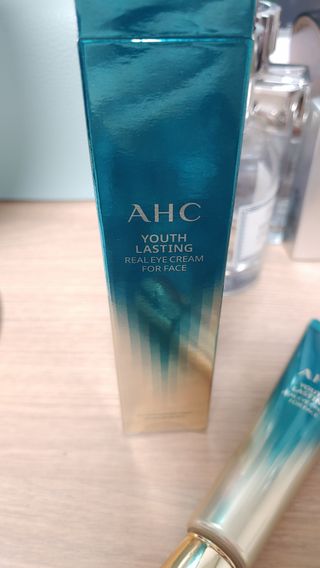 [NEW 탄력유턴 아이크림] AHC 유스 래스팅 리얼 아이크림 포 페이스 — 5점을 준 리뷰어가 2021년 1월 올린 사용 사진