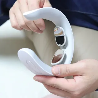 멜리언스 목 마사지기 — 5점을 준 리뷰어가 2022년 2월 올린 사용 사진