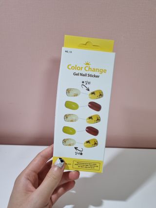 [네일가게] 햇빛에 닿으면 색이 변하는 신기한 햇살 반전 네일스티커_B — 4점을 준 리뷰어가 2021년 9월 올린 사용 사진