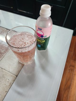 더그레잇티 콤부차 [매일유업] 더그레잇티 44kcal 콤부차 300ml *12개입 (오리지널 6개+베리리치 6개) — 5점을 준 리뷰어가 2023년 7월 올린 사용 사진