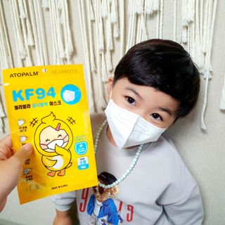 아토팜 블라블라 황사방역 마스크 KF94 — 5점을 준 리뷰어가 2021년 10월 올린 사용 사진