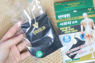 반테린서포터 손목 — 4점을 준 리뷰어가 2021년 4월 올린 사용 사진