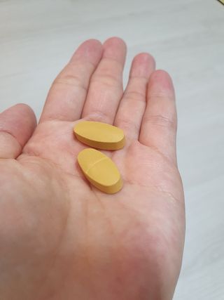 Swisse 스위스 고함량 밀크씨슬 35,000mg 60정 — 4.5점을 준 리뷰어가 2021년 11월 올린 사용 사진