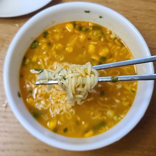 NISSIN 닛신 컵누들  4종 - 씨푸드오리지날, 씨푸드 스파이시, 씨푸드 커리, 씨푸드 XO소스 — 4.5점을 준 리뷰어가 2021년 11월 올린 사용 사진