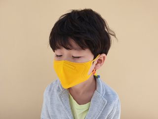 [블루 본 아이노우] 유아용 컬러마스크 40 PCS SET 2중 택 1 — 5점을 준 리뷰어가 2021년 4월 올린 사용 사진